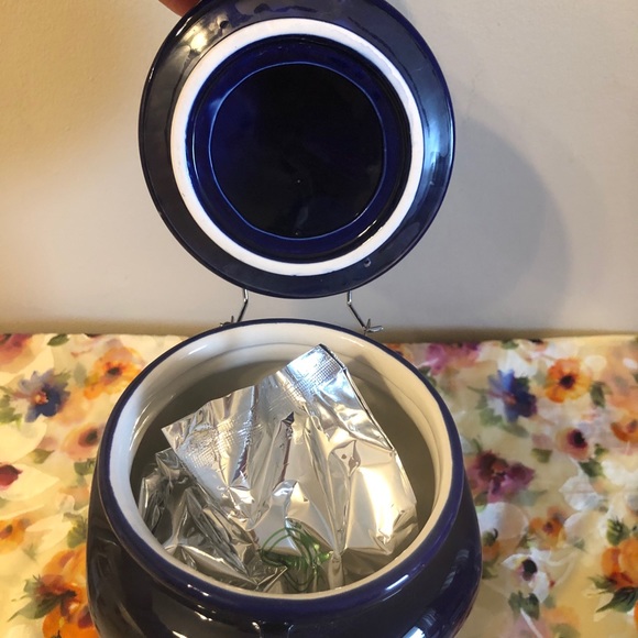 Unique Porcelain Storage Container - Picture 4 of 12